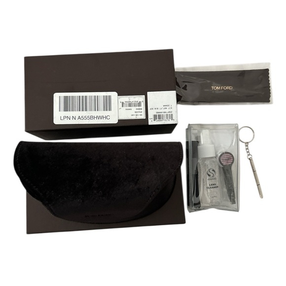 Tom Ford sunglasses case and cleaning kit display picture 2